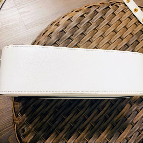 NEW WITH TAGS! 100% Authentic Dolce And Gabbana White Logo Leather Camera Bag - Picture 10 of 13